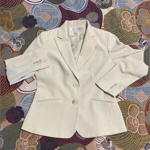 Creamy white lined suit jacket